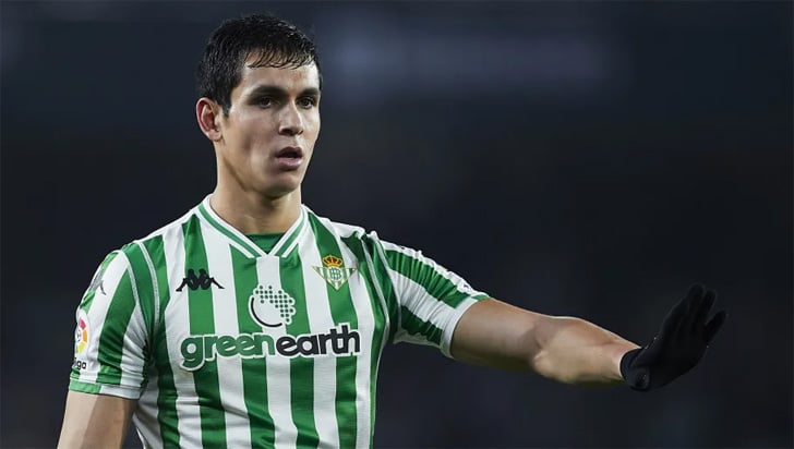 Betis defender Aissa Mandi