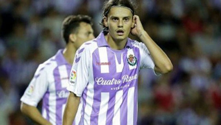 Enes Unal in action for Valladolid