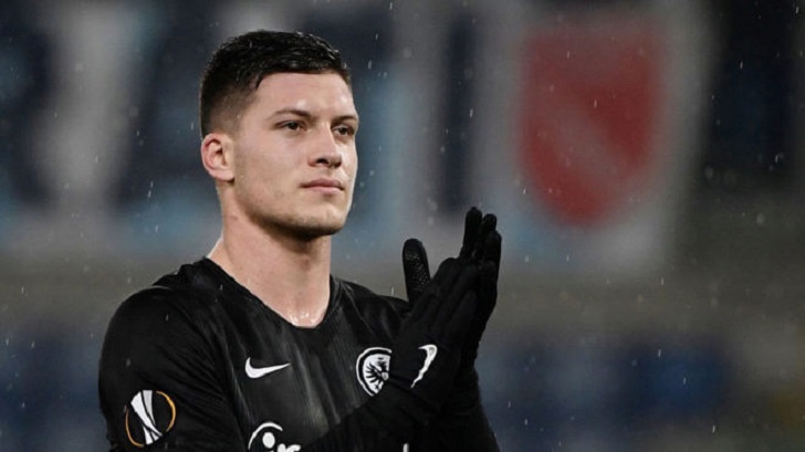 Luka Jovic in action for Frankfurt